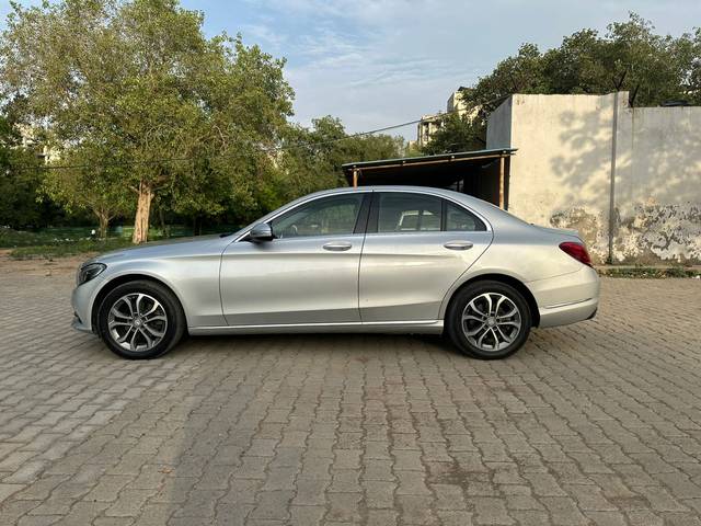 https://images10.gaadi.com/usedcar_image/4606831/original/83991cfa43e058cd7bce29db2e9e734e.jpg?imwidth=6402