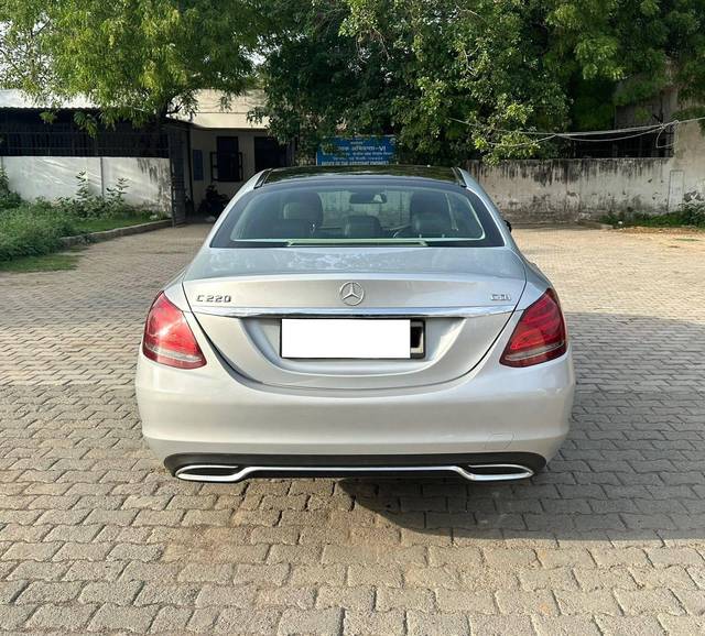 https://images10.gaadi.com/usedcar_image/4606831/original/processed_52f6d978436e618d92055d6a3b489750.jpg?imwidth=6401
