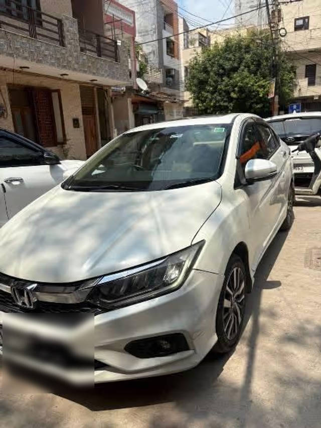 https://images10.gaadi.com/usedcar_image/4606909/original/6b4a1fcf-2a1a-4884-b383-003820a3aebc.png?imwidth=6402