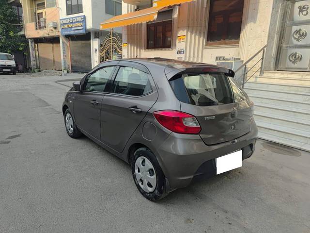 https://images10.gaadi.com/usedcar_image/4606928/original/processed_61a3a3074c717b774d01c62ac7fae334.jpg?imwidth=6402