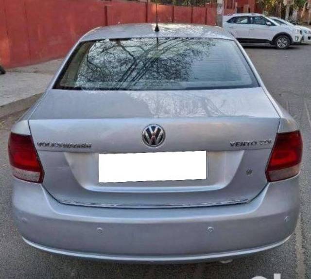 https://images10.gaadi.com/usedcar_image/4606959/original/processed_b3e2089bfc9c9892332cb0d005f0202a.jpg?imwidth=6402