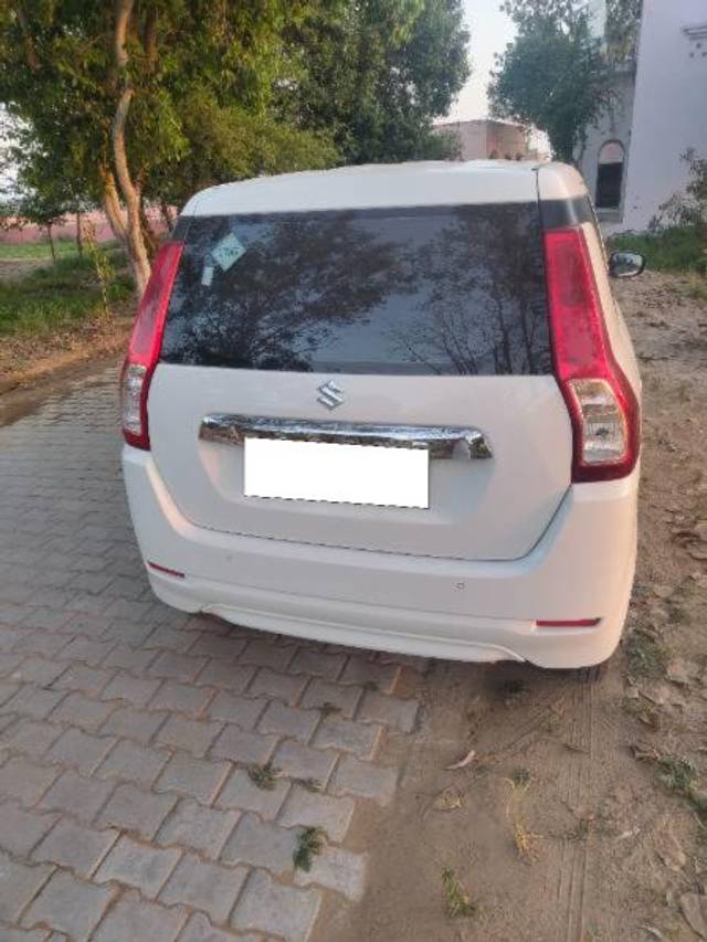 https://images10.gaadi.com/usedcar_image/4606961/original/processed_c266558b-981a-441f-a6e2-383e1c498838.jpg?imwidth=6401