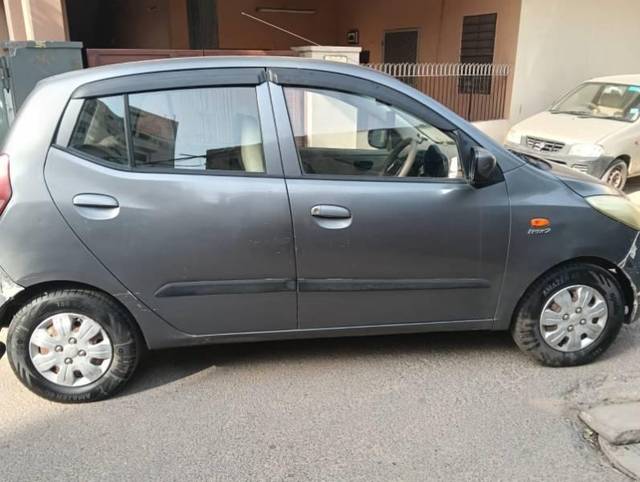 https://images10.gaadi.com/usedcar_image/4606984/original/processed_be2dc7a4-6818-4bc7-89de-21f26e2e2f9d.jpg?imwidth=6401