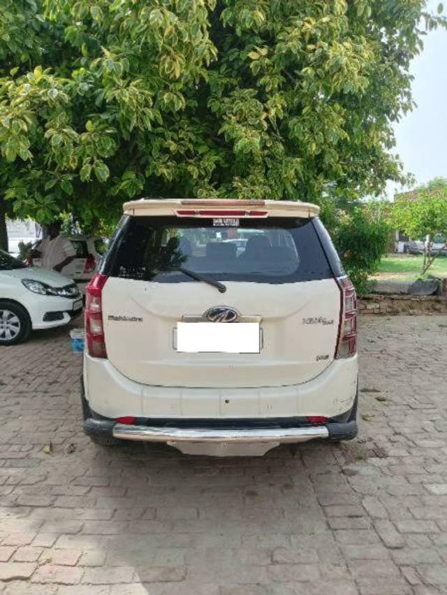 https://images10.gaadi.com/usedcar_image/4606996/original/processed_a8b02d7e-0d18-4e8f-a432-c4662dda8378.jpg?imwidth=6402