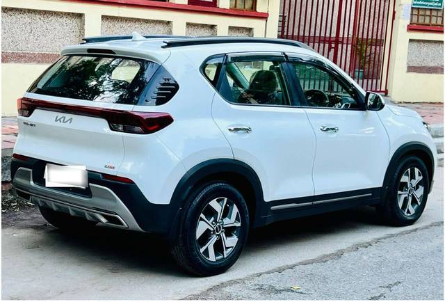 https://images10.gaadi.com/usedcar_image/4607021/original/processed_8f87dd58da4749953ada9a95c8d1b320.jpg?imwidth=6401