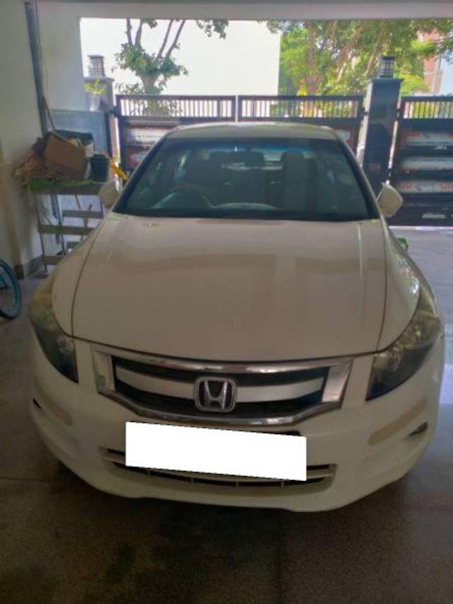 https://images10.gaadi.com/usedcar_image/4607024/original/processed_f87ec330-00c6-4a78-8e6c-2e8b7322ec16.jpg?imwidth=6401