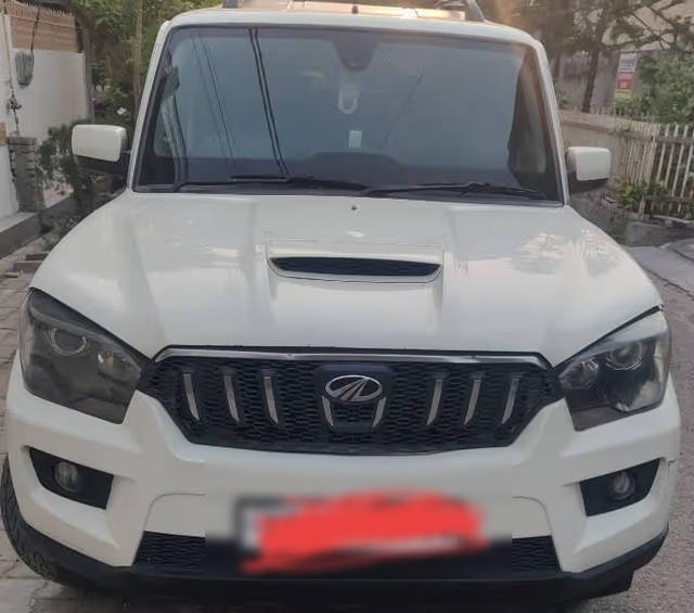https://images10.gaadi.com/usedcar_image/4607054/original/0e417308-60fd-4bb5-85c5-5a63b8351636.png?imwidth=6400
