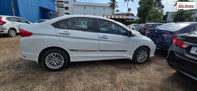 https://images10.gaadi.com/usedcar_image/4607057/original/323be3c06b3756e7883b176278fed87f.jpg?imwidth=6400
