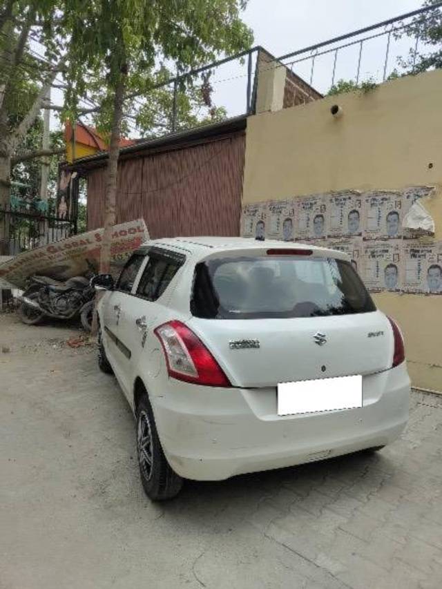 https://images10.gaadi.com/usedcar_image/4607067/original/processed_b798996b-a3be-448d-95ec-690ef2d22427.jpeg?imwidth=6400