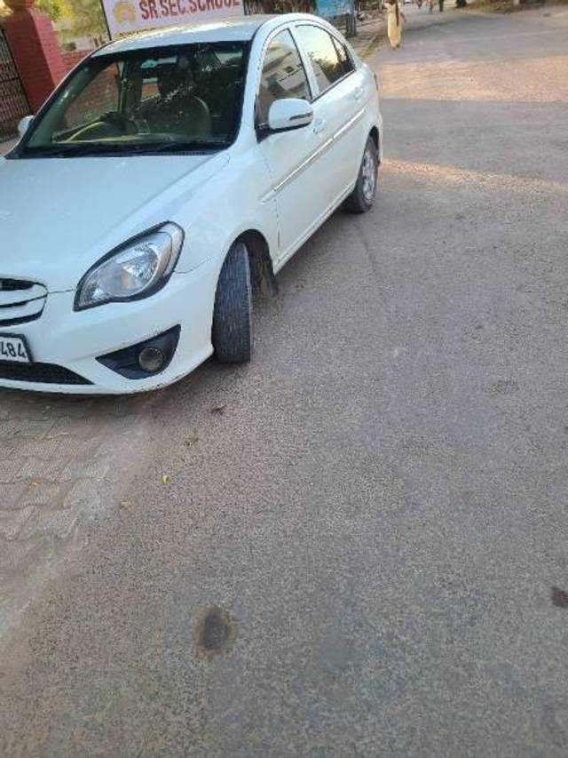 https://images10.gaadi.com/usedcar_image/4607074/original/processed_f4603924-a768-4f74-96c7-522482dca676.jpg?imwidth=6400