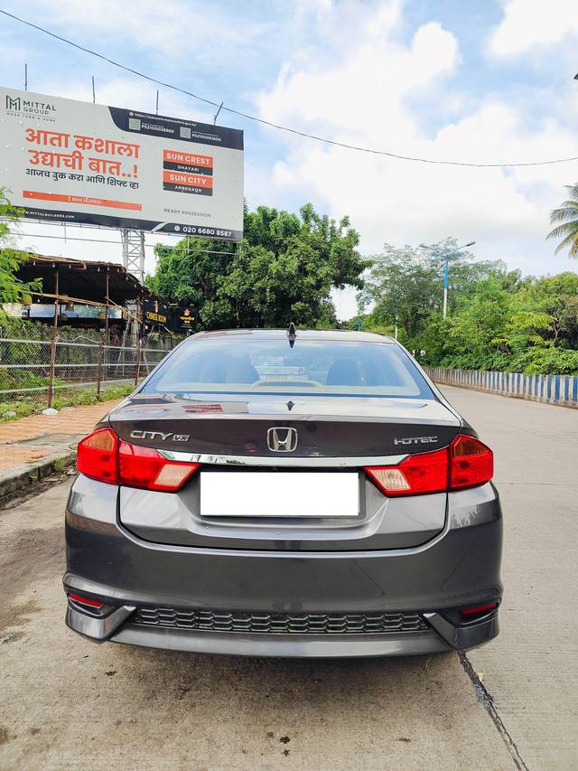 https://images10.gaadi.com/usedcar_image/4607081/original/processed_0be6c5735c7108e4ae0b170b4b2de07b.jpg?imwidth=6402