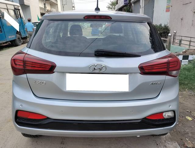 https://images10.gaadi.com/usedcar_image/4607096/original/processed_1ed96efb569ab1cee26061841483211d.jpg?imwidth=6401