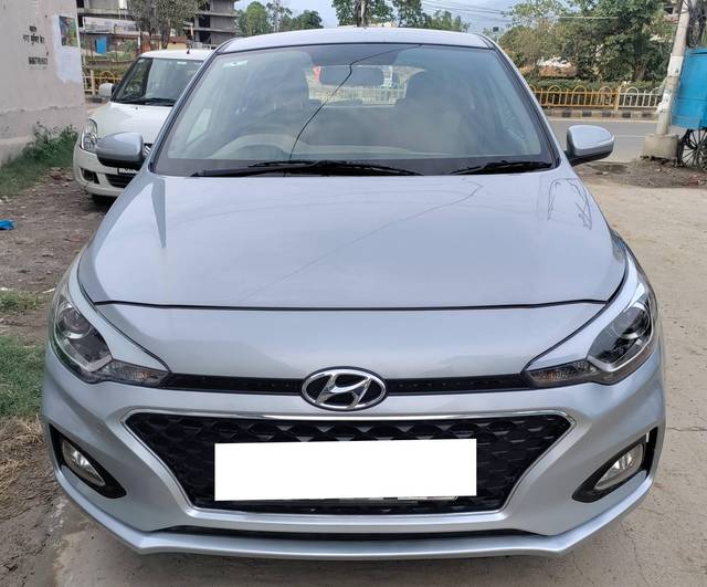 https://images10.gaadi.com/usedcar_image/4607096/original/processed_e778a9e84cafaf35eb9b6f93ed0e1961.jpg?imwidth=6400