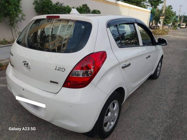 https://images10.gaadi.com/usedcar_image/4607144/original/processed_cb5c4ad619369d674b168cd072e1163b.jpg?imwidth=6401