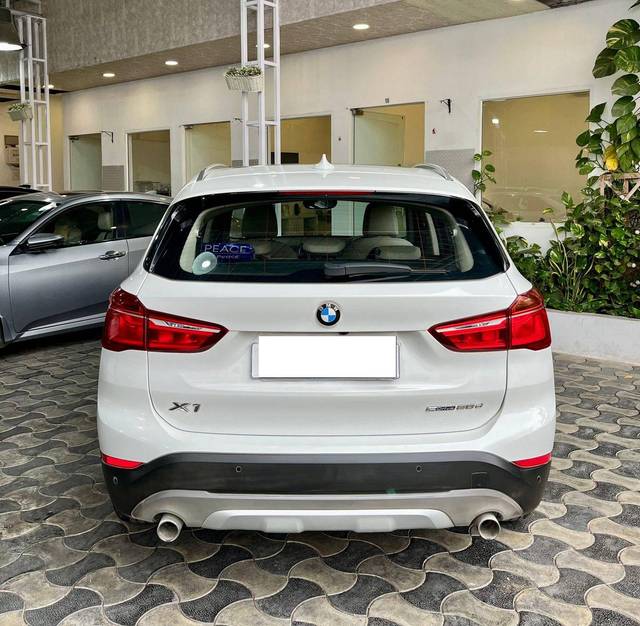 https://images10.gaadi.com/usedcar_image/4607145/original/processed_6d1cd9c101ad543a0fb4cb3c5744d0d1.jpg?imwidth=6402