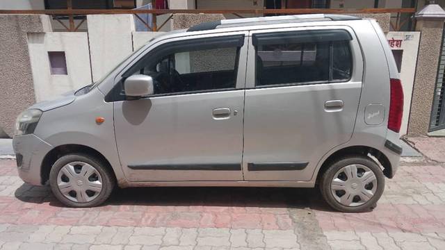 https://images10.gaadi.com/usedcar_image/4607146/original/processed_c17965e9-dfb1-4520-8aa1-67159290bc45.jpg?imwidth=6402