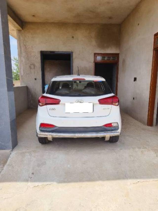 https://images10.gaadi.com/usedcar_image/4607147/original/processed_4bc198e3-c329-4027-8fa0-743737af4323.jpg?imwidth=6401