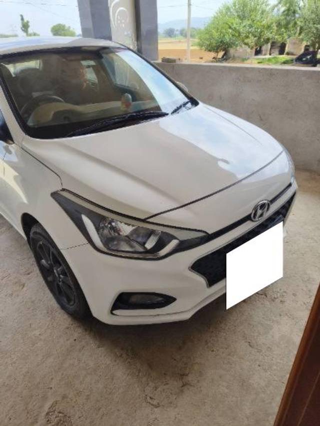https://images10.gaadi.com/usedcar_image/4607147/original/processed_97a0da75-fa63-469c-85ef-ed743c881bc9.jpg?imwidth=6402