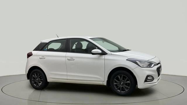 https://images10.gaadi.com/usedcar_image/4607154/original/ac5f8565de8c41e833f21412a31d942f.jpg?imwidth=6400