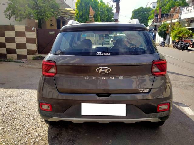 https://images10.gaadi.com/usedcar_image/4607160/original/processed_27bb19c829e92672013b47a3fe41715e.jpg?imwidth=6402