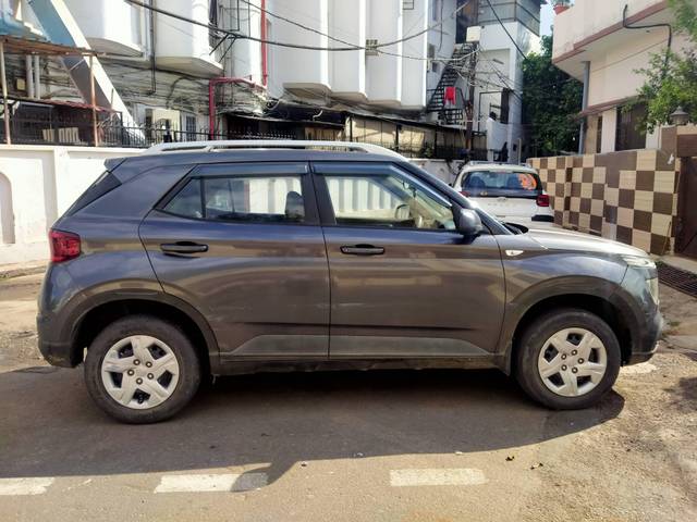 https://images10.gaadi.com/usedcar_image/4607160/original/processed_5c34569d6a923047cbf987d6d214dbcd.jpg?imwidth=6401