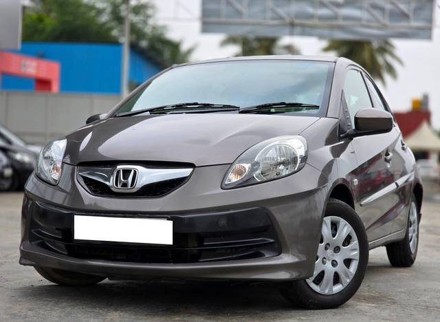 https://images10.gaadi.com/usedcar_image/4607168/original/processed_c2ea8a558b6eb1ca13c25f8577b9b056.jpg?imwidth=6402