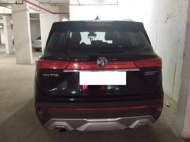 https://images10.gaadi.com/usedcar_image/4607169/original/processed_6aa38de9-e999-4228-95b2-4e351eb1c8a1.jpg?imwidth=6402