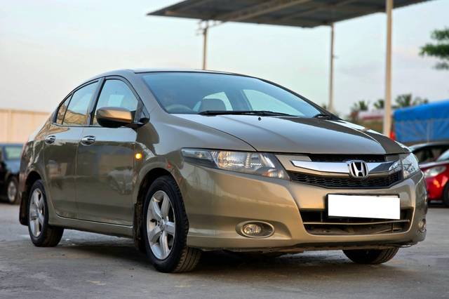 https://images10.gaadi.com/usedcar_image/4607175/original/processed_1701b232cc09724b5deb70a6b0e11c08.jpg?imwidth=6400