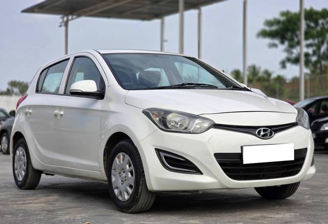 https://images10.gaadi.com/usedcar_image/4607187/original/processed_c26bd80baa1b759a0340fcb9e0ba7243.jpg?imwidth=6400