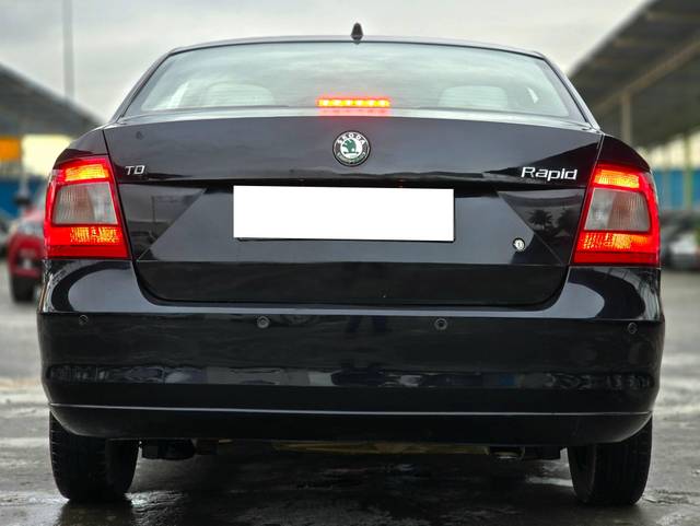 https://images10.gaadi.com/usedcar_image/4607188/original/processed_4d7b5a3dd1cb34062087c1dbd5cfe0e0.jpg?imwidth=6401
