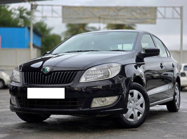 https://images10.gaadi.com/usedcar_image/4607188/original/processed_5312b9cd8c91f455c5cc9a28d1a9bfb3.jpg?imwidth=6402