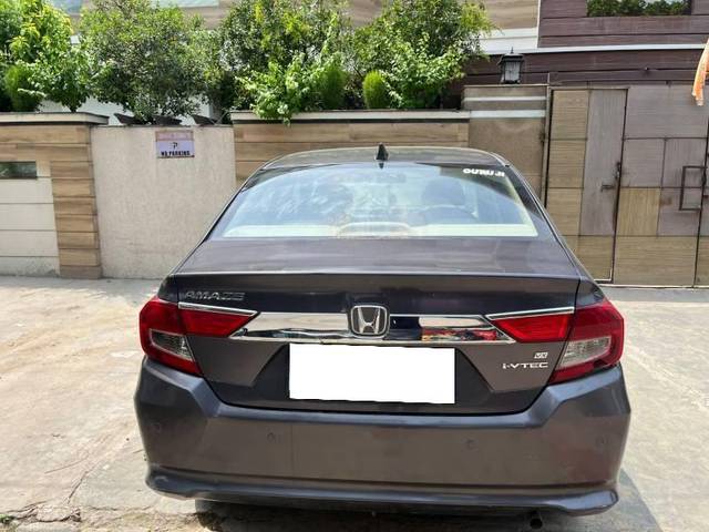 https://images10.gaadi.com/usedcar_image/4607189/original/processed_e69a5eb2-0cda-4427-94d6-b05b66636564.jpeg?imwidth=6400