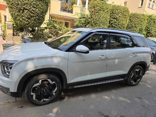 https://images10.gaadi.com/usedcar_image/4607190/original/processed_c8c5af55-ff17-4fc9-9468-014e33309270.jpg?imwidth=6400