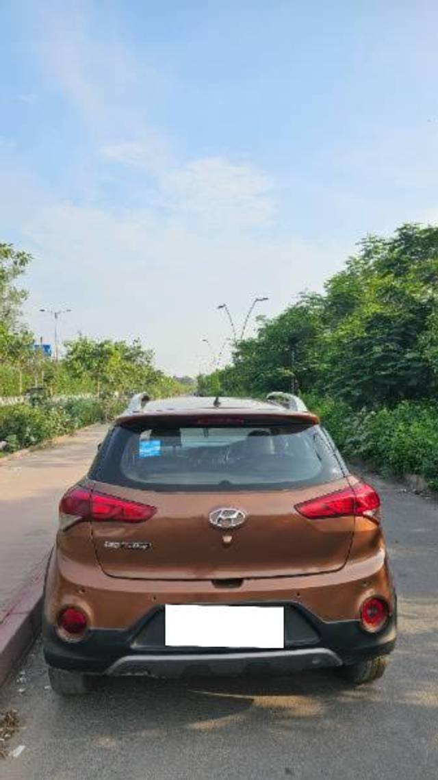 https://images10.gaadi.com/usedcar_image/4607202/original/processed_886c6fac-29e1-4294-9d3e-6b405387976a.jpg?imwidth=6402