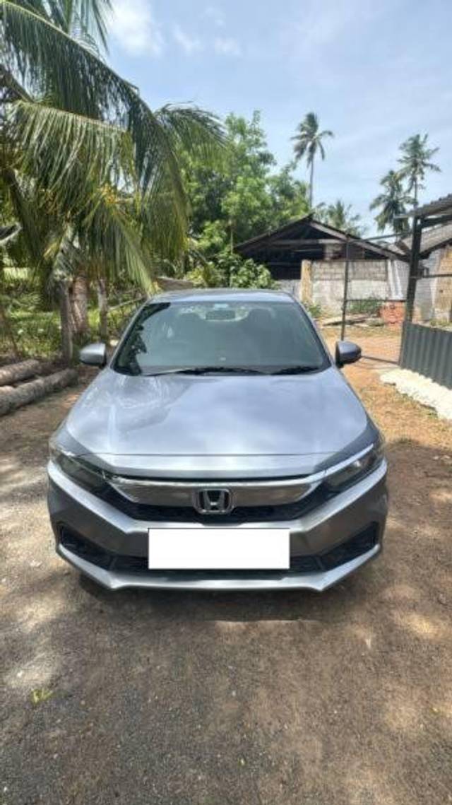https://images10.gaadi.com/usedcar_image/4607211/original/processed_b49f349c-f487-4951-96d2-0458442572fc.jpeg?imwidth=6400