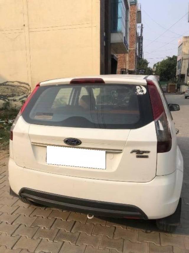 https://images10.gaadi.com/usedcar_image/4607216/original/processed_4dac4569-591f-44a6-baff-350e6bda142b.jpeg?imwidth=6402