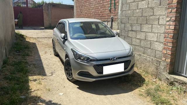 https://images10.gaadi.com/usedcar_image/4607224/original/processed_3ba571ea-a942-47d7-b1b1-3978e90540fa.jpeg?imwidth=6400