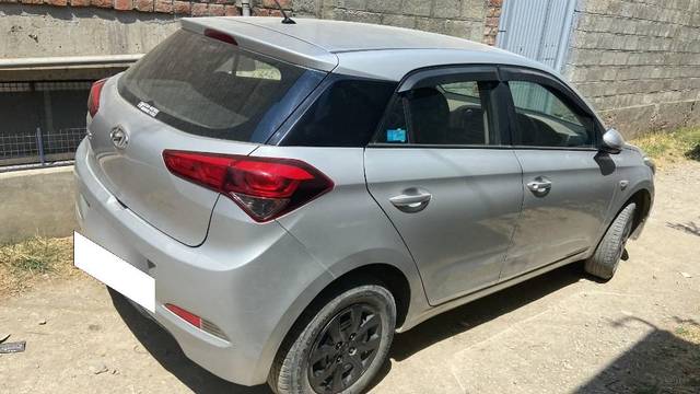 https://images10.gaadi.com/usedcar_image/4607224/original/processed_4a42a8fe-dac1-4069-a80c-af0b1c9a8615.jpeg?imwidth=6401