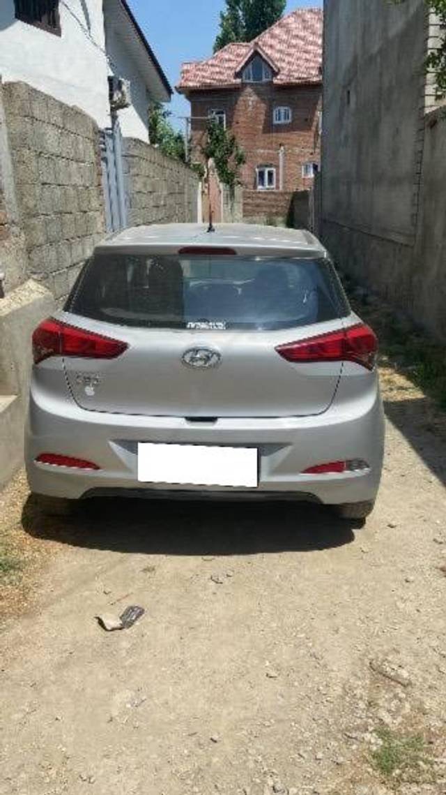 https://images10.gaadi.com/usedcar_image/4607224/original/processed_dcf8fbe9-b463-4732-ae5b-c3d22caa4374.jpeg?imwidth=6402
