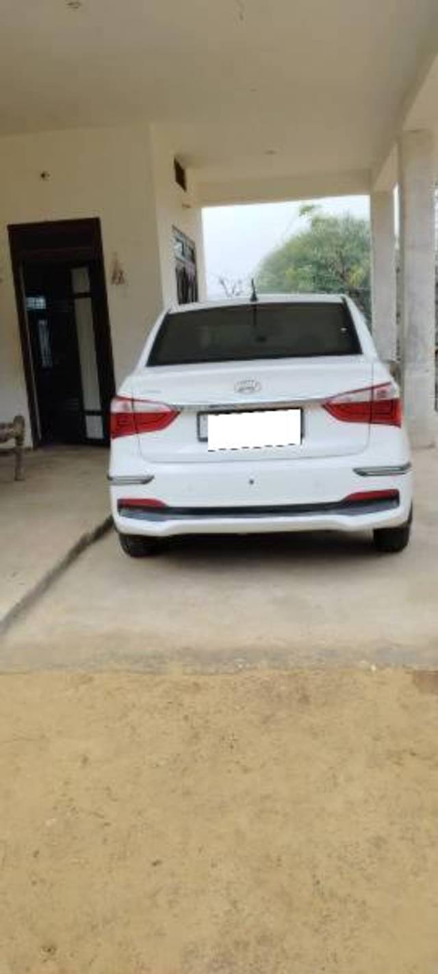 https://images10.gaadi.com/usedcar_image/4607225/original/processed_c54164b1-18cb-4bee-9e21-8e057d10543d.jpg?imwidth=6402