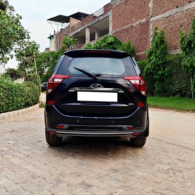 https://images10.gaadi.com/usedcar_image/4607237/original/processed_c85e81c42d5fa88fc031870fd268ab1f.jpg?imwidth=6402
