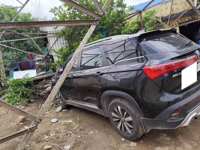 https://images10.gaadi.com/usedcar_image/4607238/original/processed_c8c7f1dc-f85d-43f1-a618-20dbe47c7a47.jpeg?imwidth=6400