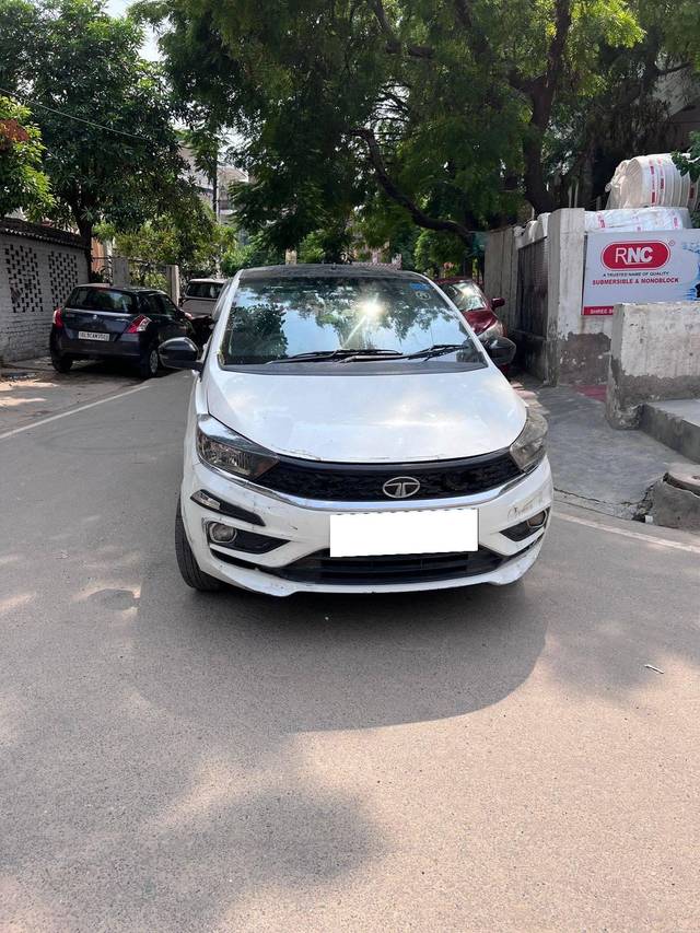 https://images10.gaadi.com/usedcar_image/4607248/original/processed_925a734a8bf69d138b3ae98b4e43e62c.jpg?imwidth=6402