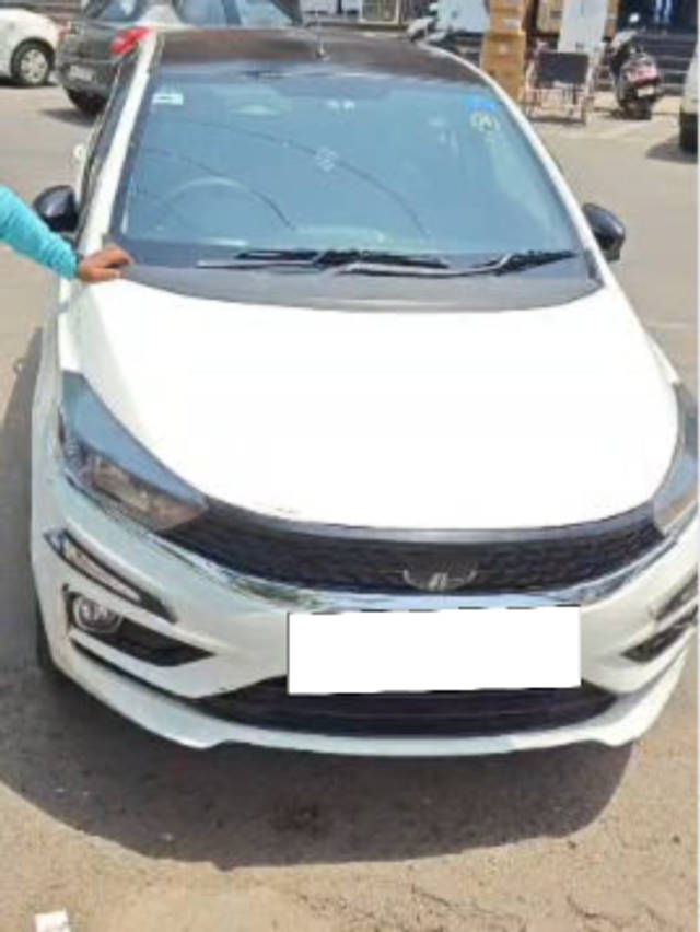 https://images10.gaadi.com/usedcar_image/4607248/original/processed_ba8e1e30-ce29-43b1-b9bf-5e9a27e47fb2.png?imwidth=6400