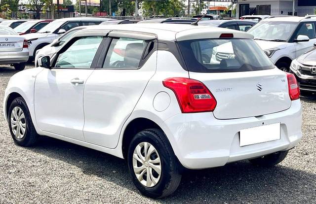https://images10.gaadi.com/usedcar_image/4607282/original/processed_13095fcb3d2be9aef880fd39bf9543ef.jpg?imwidth=6402