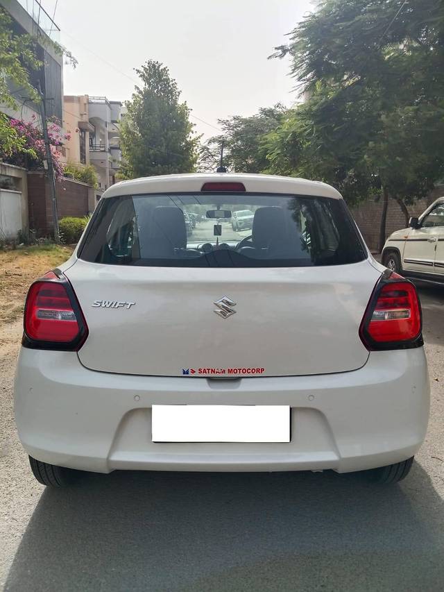 https://images10.gaadi.com/usedcar_image/4607290/original/processed_ca7441d7ae763c83439312b36038db29.jpg?imwidth=6401