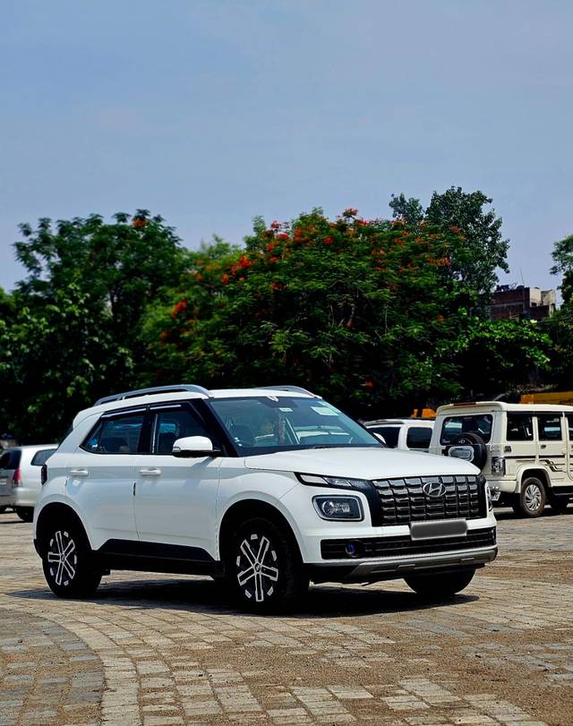 https://images10.gaadi.com/usedcar_image/4607297/original/a2585b38cea75a0ceddea8ddf2d786fa.jpg?imwidth=6400