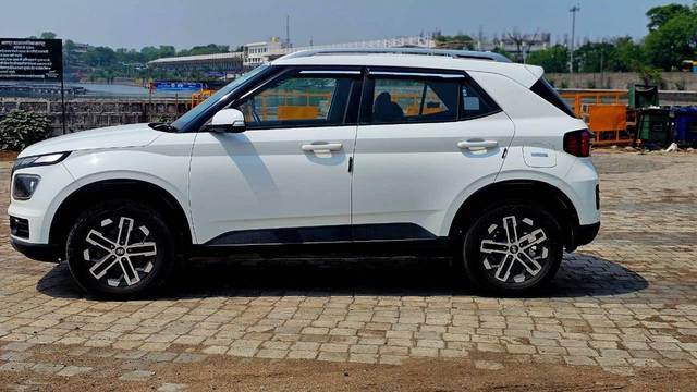 https://images10.gaadi.com/usedcar_image/4607297/original/processed_57725eea58c62a526f008882eb35b09c.jpg?imwidth=6402