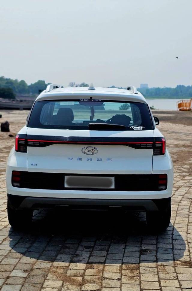 https://images10.gaadi.com/usedcar_image/4607297/original/processed_dc955632d1100aee030d25fe8c1b83db.jpg?imwidth=6401