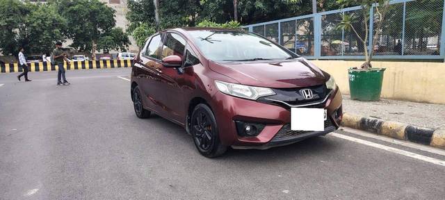 https://images10.gaadi.com/usedcar_image/4607307/original/processed_7decf7ff795ff8c3999eb25ee051d09c.jpg?imwidth=6400